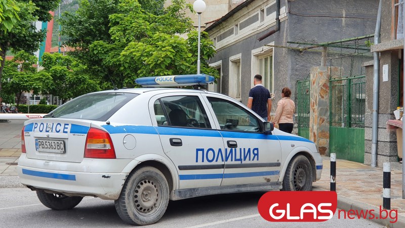 Софиянци задигнали куфари с маркови дрехи от мол в Бургас