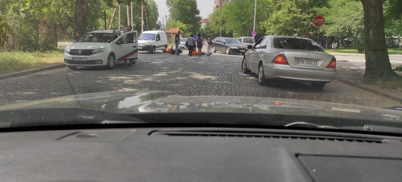 Моторист пострада на прелез в Пловдив