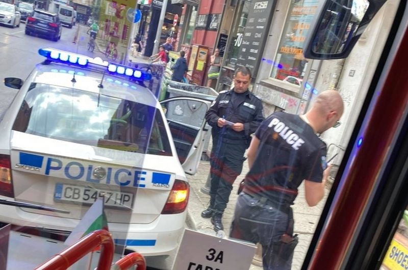 Повдигнаха обвинения на мъжа, ръгал младеж в тролей в София