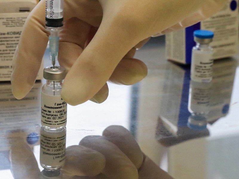 Учени откриха симптом на коронавирус, който се проявява само при ваксинирани
