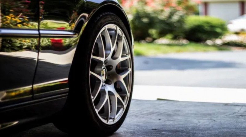Плюсове и минуси на високото налягане в гумите на колата