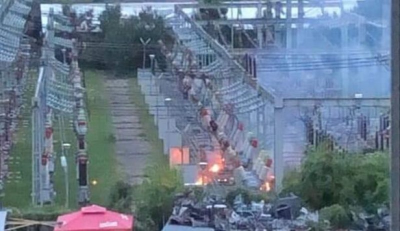 Пожар остави хиляди столичани без ток
