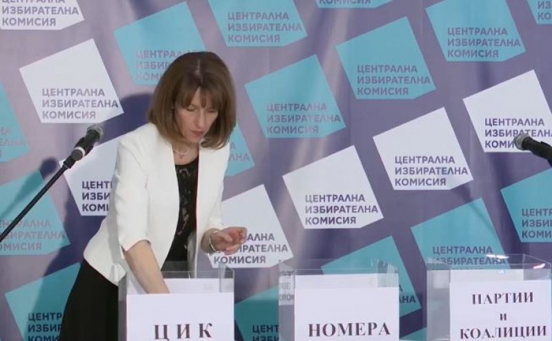 Съвет от ЦИК: Ако почивате близо до граница, гласувайте в чужбина