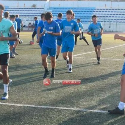 На футболна звезда му писна да почива на Миконос, тренира с местния отбор
