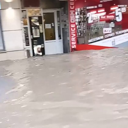 Порой потопи Велико Търново и Котел, улиците се превърнаха в реки ВИДЕО