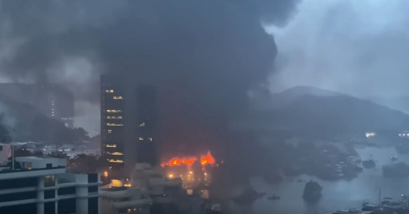 Мощен взрив подпали близо 16 яхти ВИДЕО