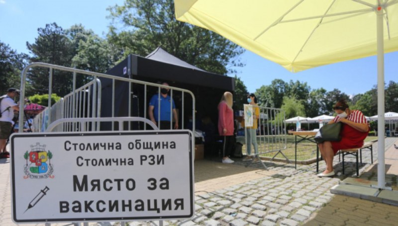 Общо 1276 души се ваксинираха в мобилните пунктове в София този уикенд