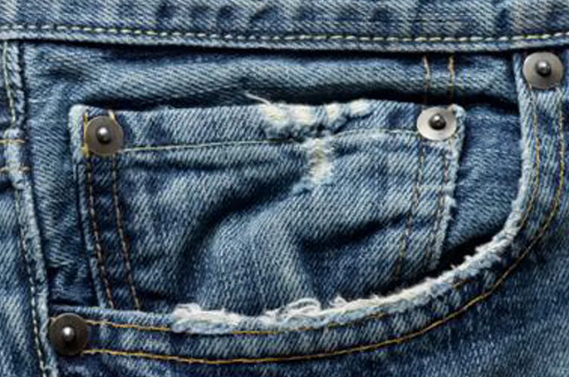Чудите се защо дънките ви имат миниатюрен джоб ли? Вижте!