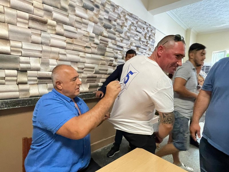 Борисов пред привърженици в Дулово: Кратки ще сме, че трябва да работим ВИДЕО