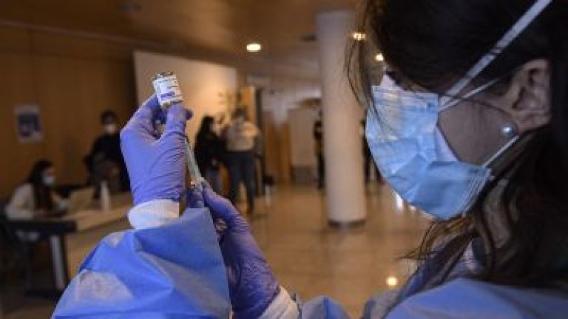 300 медици сезират съда срещу задължителната ваксинация в Италия
