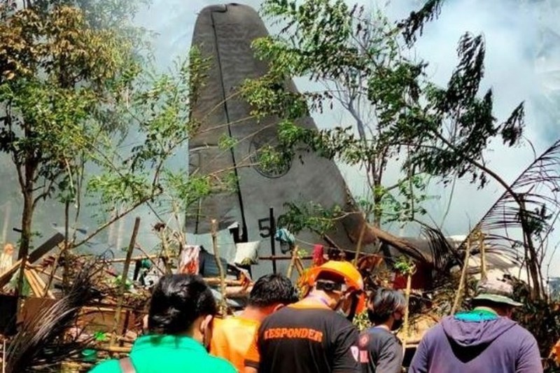 Броят на жертвите на самолетната катастрофа във Филипините нарасна до 45 ВИДЕО