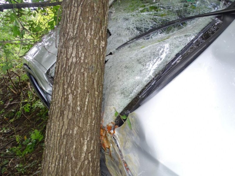 Тежка катастрофа в Разградско: Шофьор без книжка загина след удар в дърво