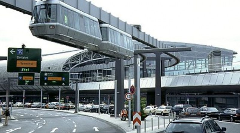 Нападение с нож пред летището в Дюселдорф, има пострадал