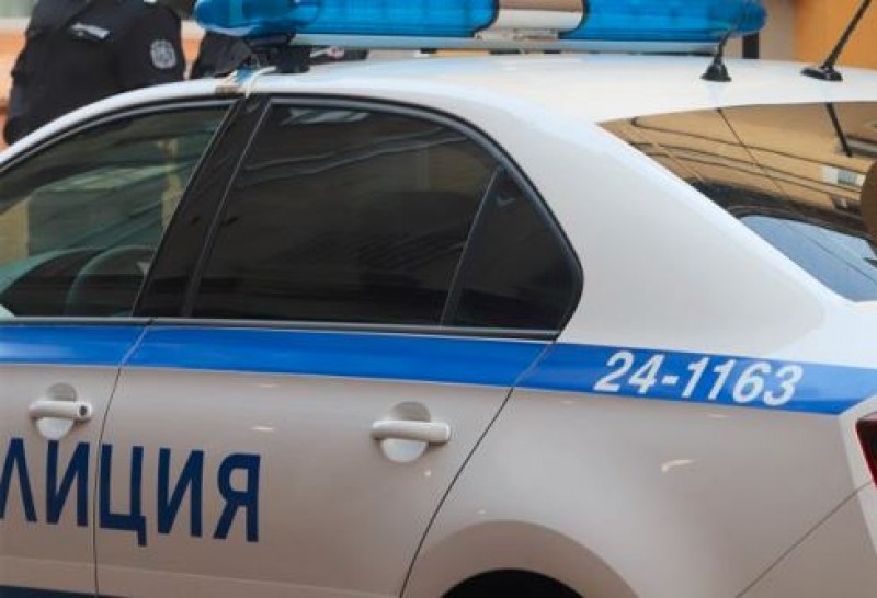 Крадци с Мицубиши биха и ограбиха двойка до наш язовир!