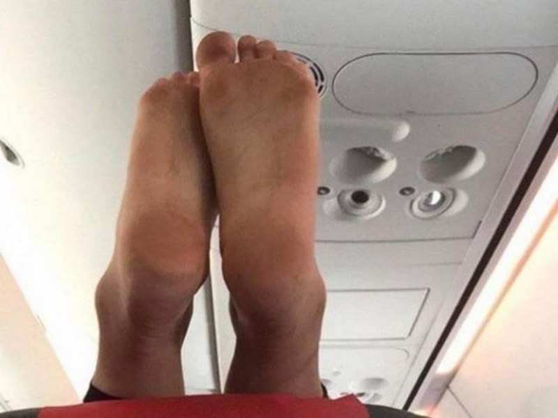 Как да се справим с нагъл съсед в самолета: пътник публикува лайфхак ВИДЕО