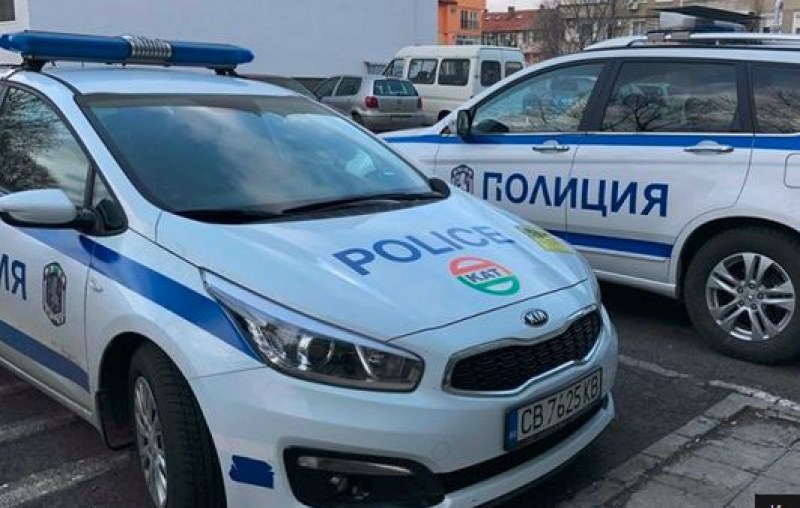 Мъж извади нож в бар!