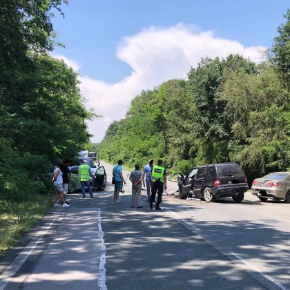 Тежка катастрофа между три коли затвори пътя Бургас-Варна