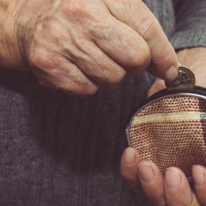 Важно за работещите пенсионери. С колко се вдига пенсията им?
