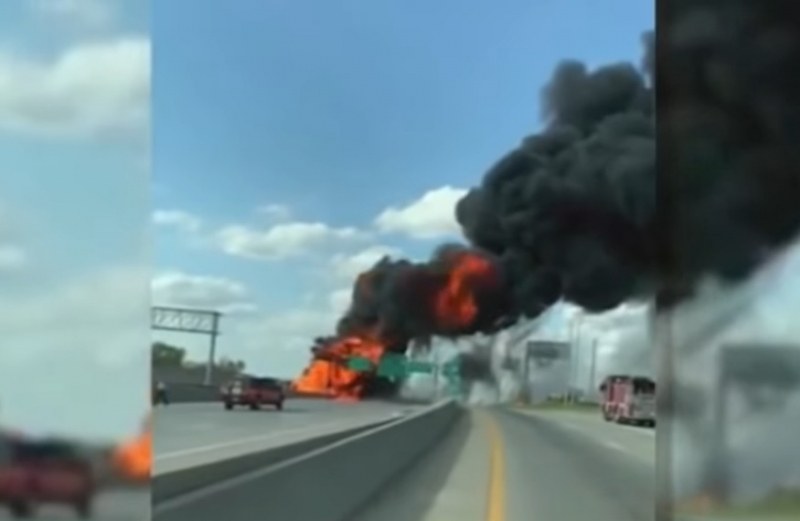 След зрелищна катастрофа – цистерна с тонове гориво избухна в пламъци ВИДЕО