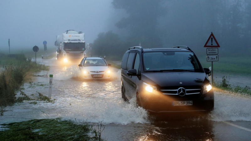 30 души са в неизвестност след кошмарни наводнения в Германия СНИМКИ