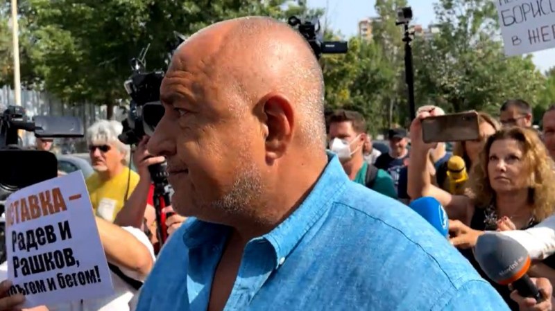 Борисов – на свидетелски разпит. Пред МВР го посреща защитен протест ВИДЕО