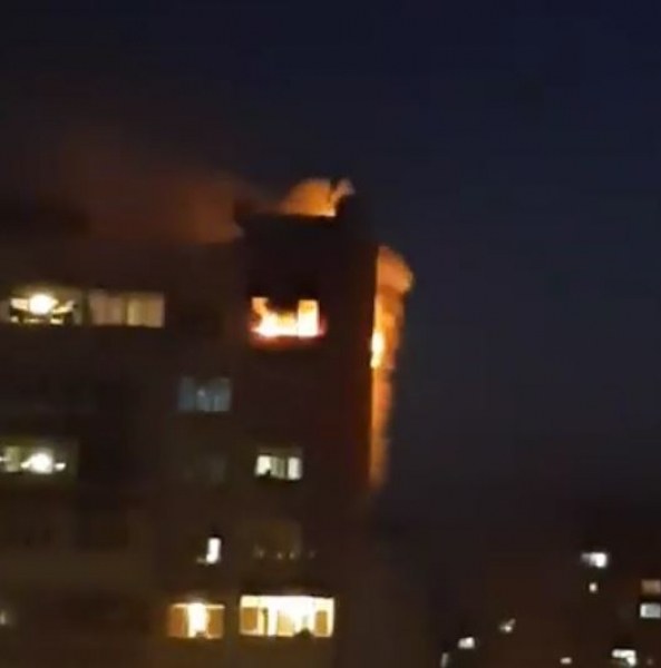 Голям пожар в блок в Стара Загора! ВИДЕО
