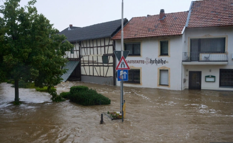 Вече 11 са жертвите на наводненията в Германия. Сред тях и пожарникари*