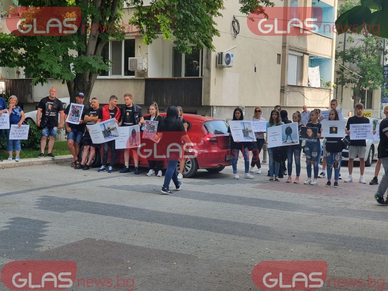 Протест в Пловдив: Искат ареста на Маринашки, погубил момчета на пътя