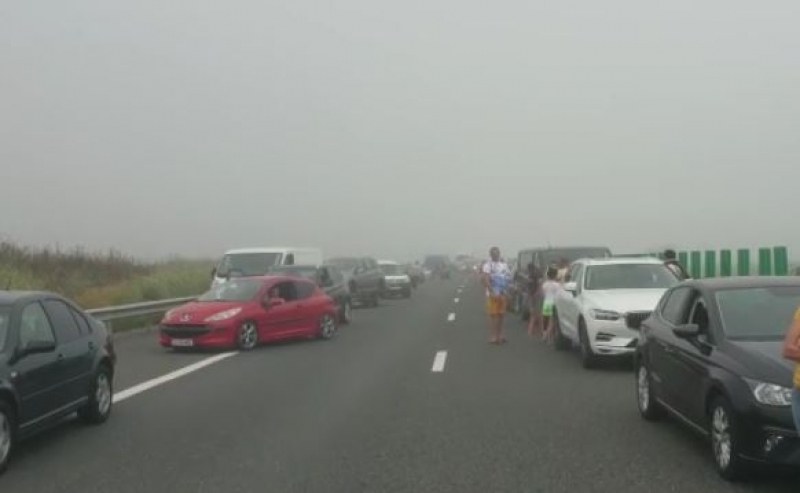 Тежка катастрофа в Румъния! 55 коли се блъснаха, магистрала е блокирана