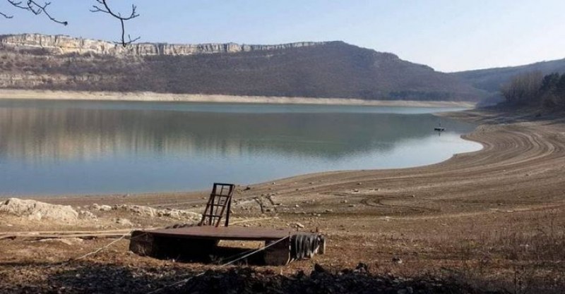 Баща и син се обърнаха с лодката си, само единият се спаси