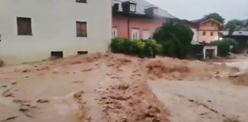 Заради наводненията: Обявиха извънредно положение в Бавария ВИДЕО