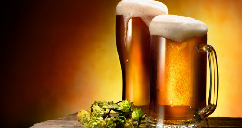 Над половината българи пият поне по една бира на ден в жегите