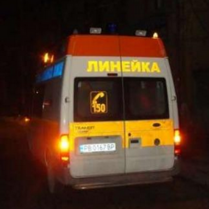Дете и двама възрастни пострадаха при челна катастрофа