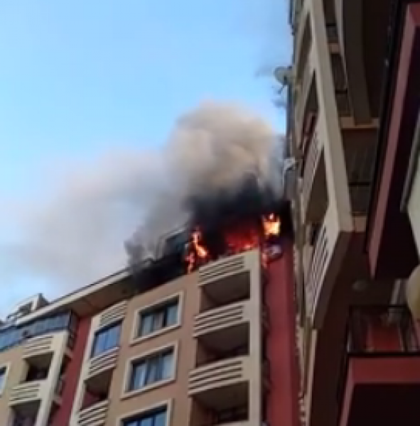 Пожар избухна в столичен блок