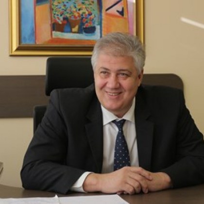 Проф. Балтов все още е в интензивното отделение на Пирогов