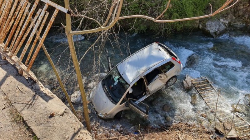 Откраднаха кола във видинско село, откриха я в река