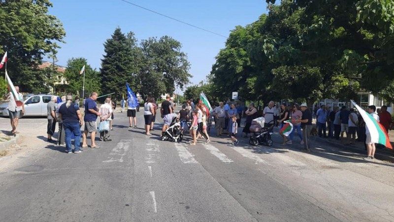 Асеновградското село Червен без вода. Протест блокира пътя за Пловдив