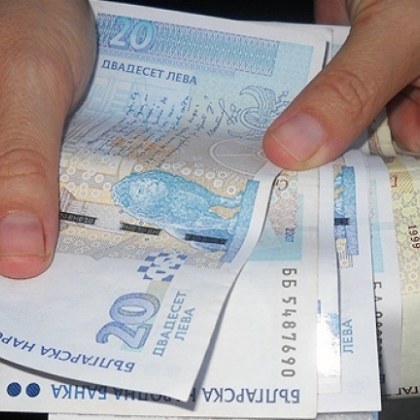 Обвиниха 23-годишен младеж за пробутване на фалшиви пари