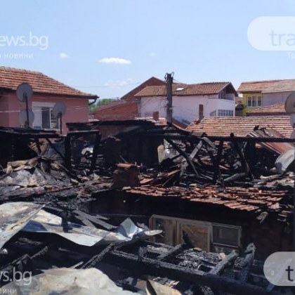 Пожар изпепели 4 къщи в Пловдив, местните жители пречат на пожарникарите