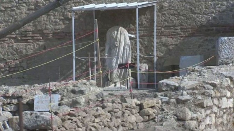 Мраморна статуя на млада жена открита край Рупите