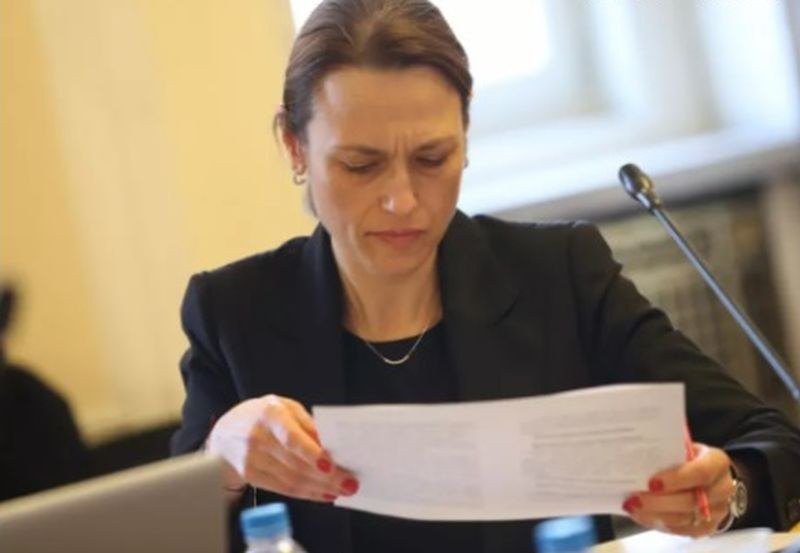 Над 700 хил. лв. осъдителни решения за България! Разписа ги Ива Митева