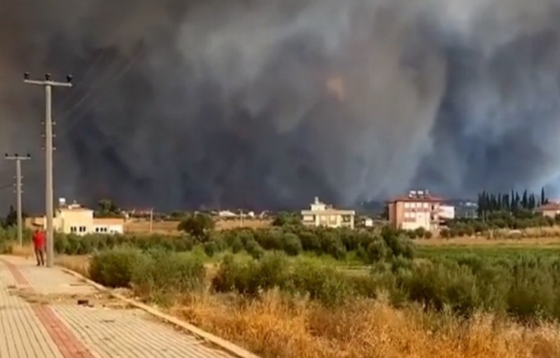 Огромни горски пожари в Анталия! Евакуират 4 квартала ВИДЕО