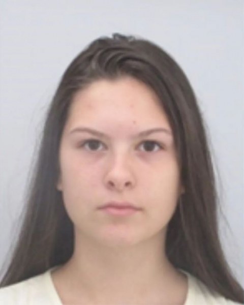 Полицията издирва непълнолетно момиче, няма я от месец СНИМКА