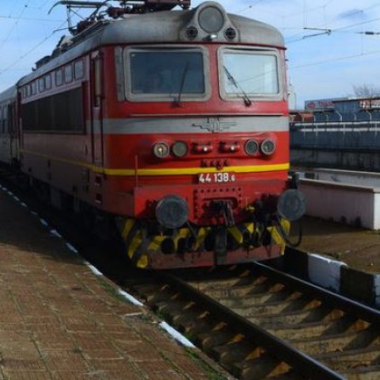 Влак прегази и уби човек между две наши гари