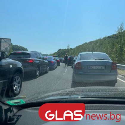 Отново километрична опашка в жегата на 