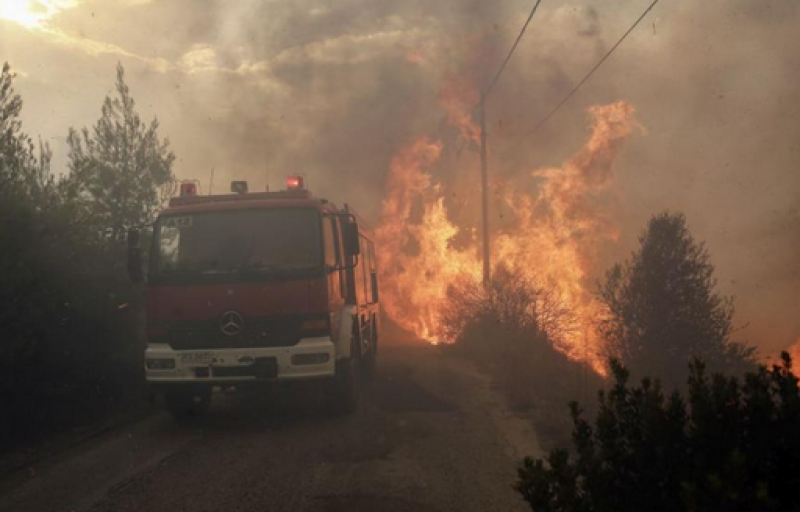 Евакуираха българи заради пожарите в Гърция