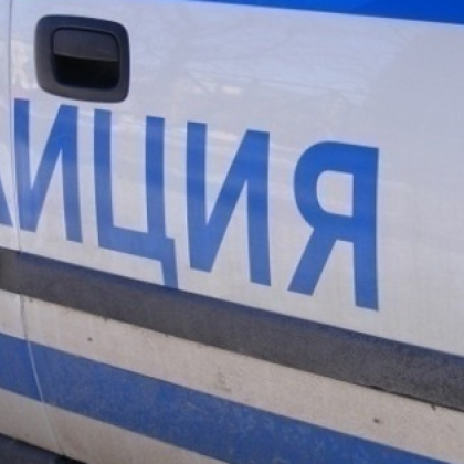 Крадец отмъкна БМВ от паркинг, изостави го на път