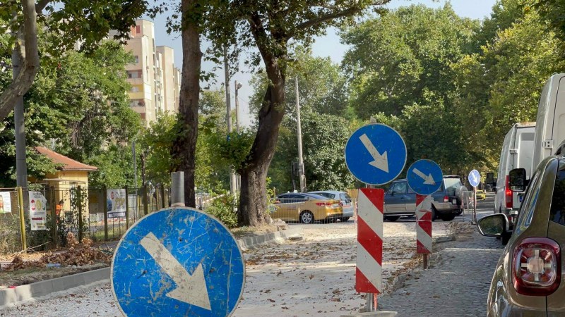 Ремонти блокираха възлови булеварди в Пловдив! Образуваха се задръствания СНИМКИ