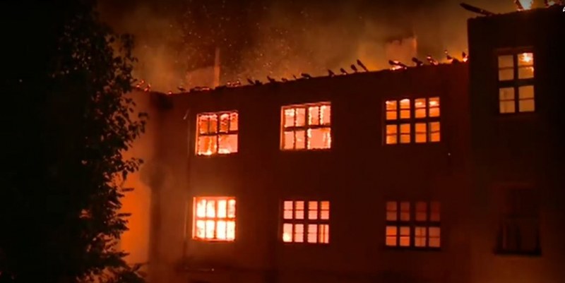 Пожарът в Долно село е овладян, изпепелени са над 15 къщи ВИДЕО