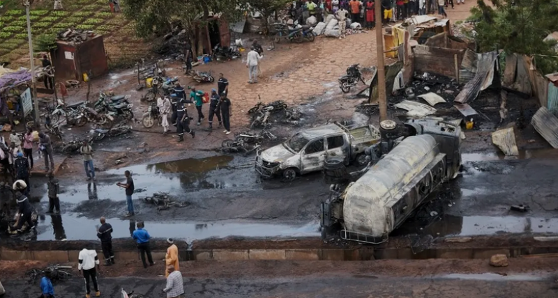 Десетки загинаха в катастрофа между камион и автобус в Мали